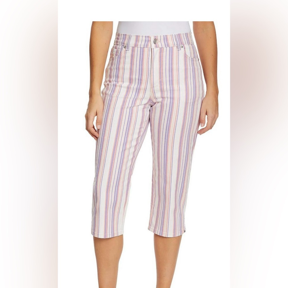Gloria Vanderbilt Amanda cropped jeans, Pink Ribbon print. Size 12. New with tag